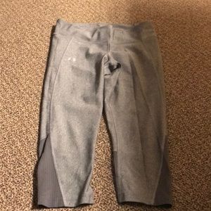 Under Armour Capri leggings.
